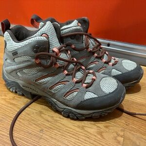 Merrell Moab Mid Hiking Boots - Size 9 - Gently used